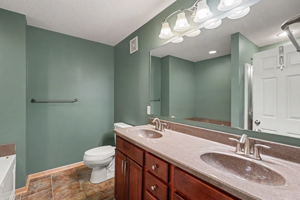 15493 June Grass Lane Eden Prairie, MN 55347
