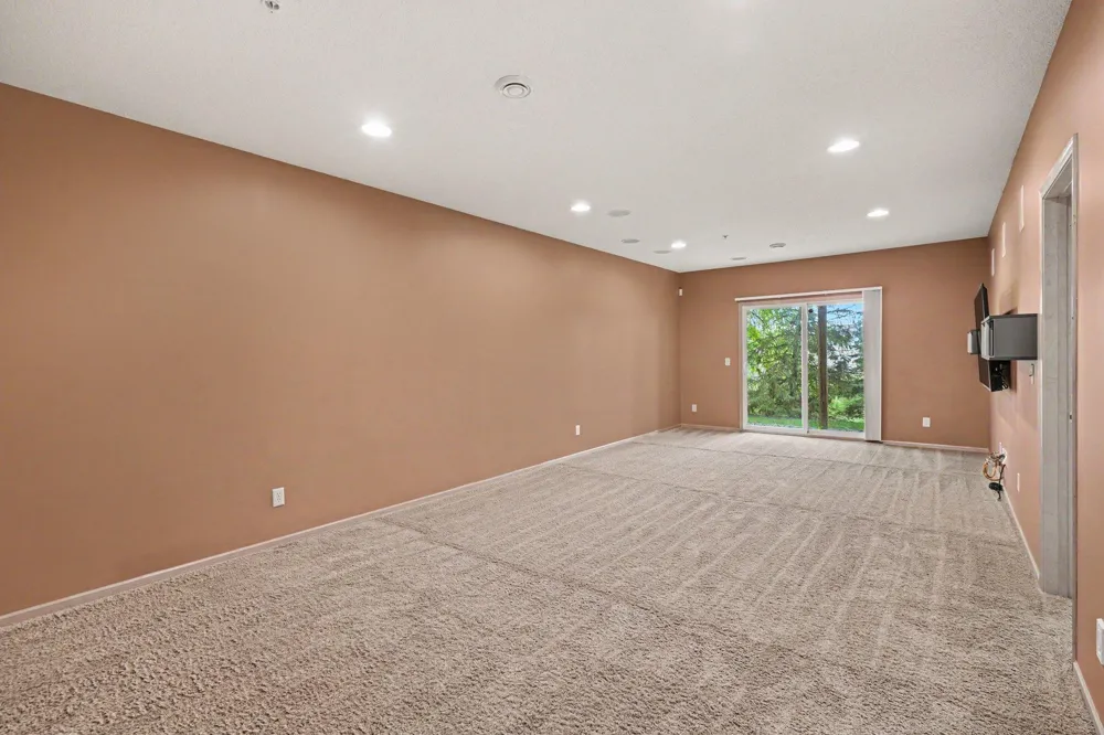 15493 June Grass Lane Eden Prairie, MN 55347