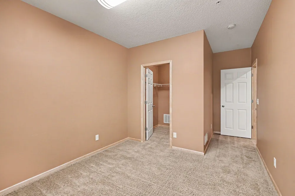 15493 June Grass Lane Eden Prairie, MN 55347