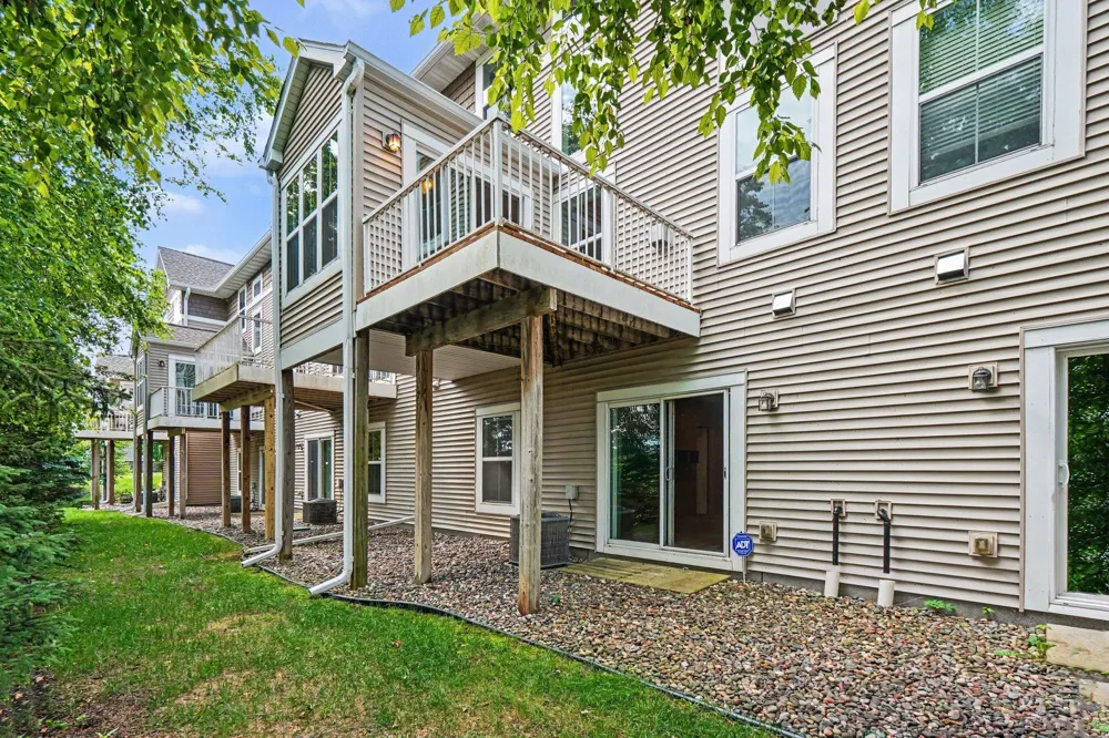 15493 June Grass Lane Eden Prairie, MN 55347