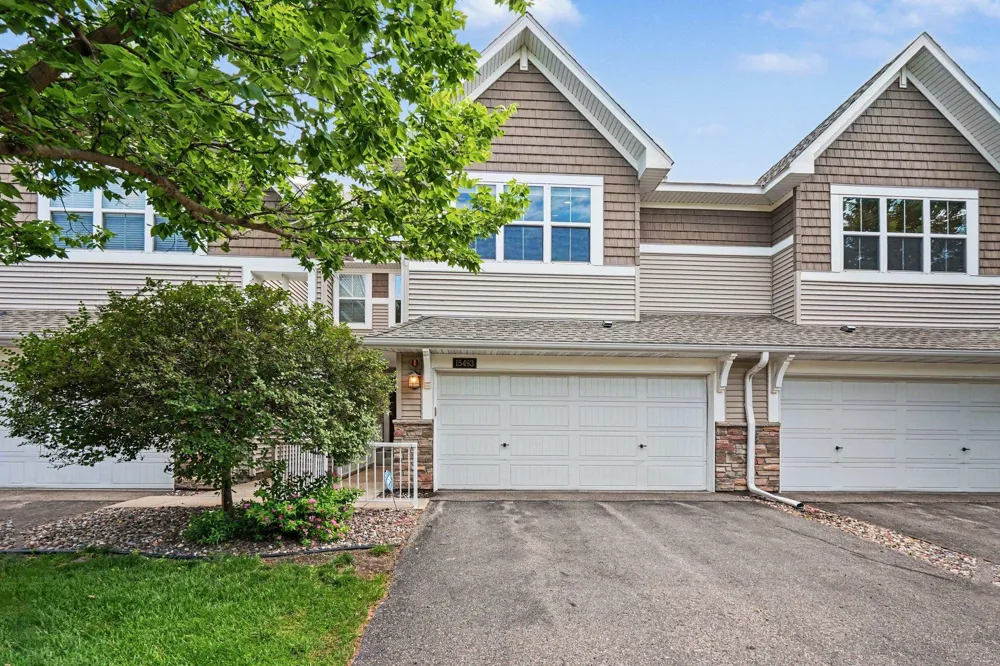 15493 June Grass Lane Eden Prairie, MN 55347