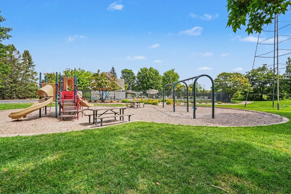 15493 June Grass Lane Eden Prairie, MN 55347