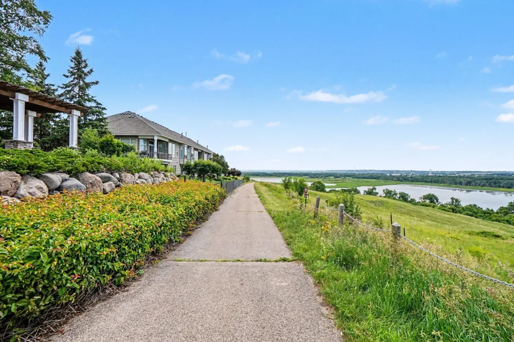 15493 June Grass Lane Eden Prairie, MN 55347