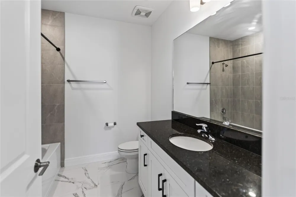 7595 SEAHAWK AVENUE Sarasota, FL 34241