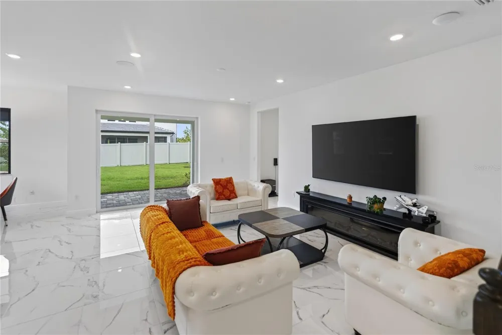 7595 SEAHAWK AVENUE Sarasota, FL 34241