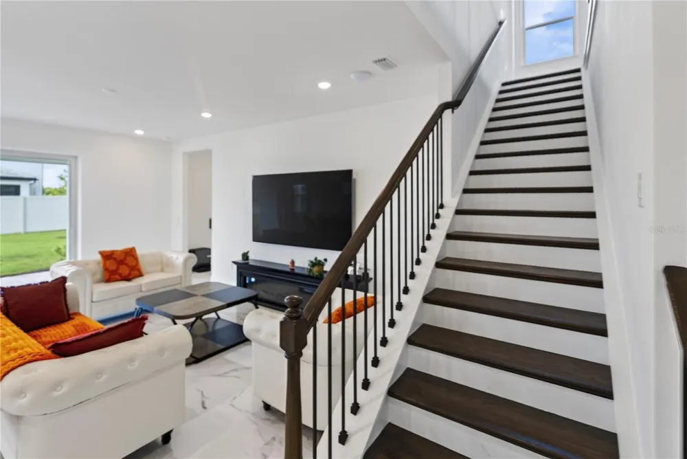 7595 SEAHAWK AVENUE Sarasota, FL 34241
