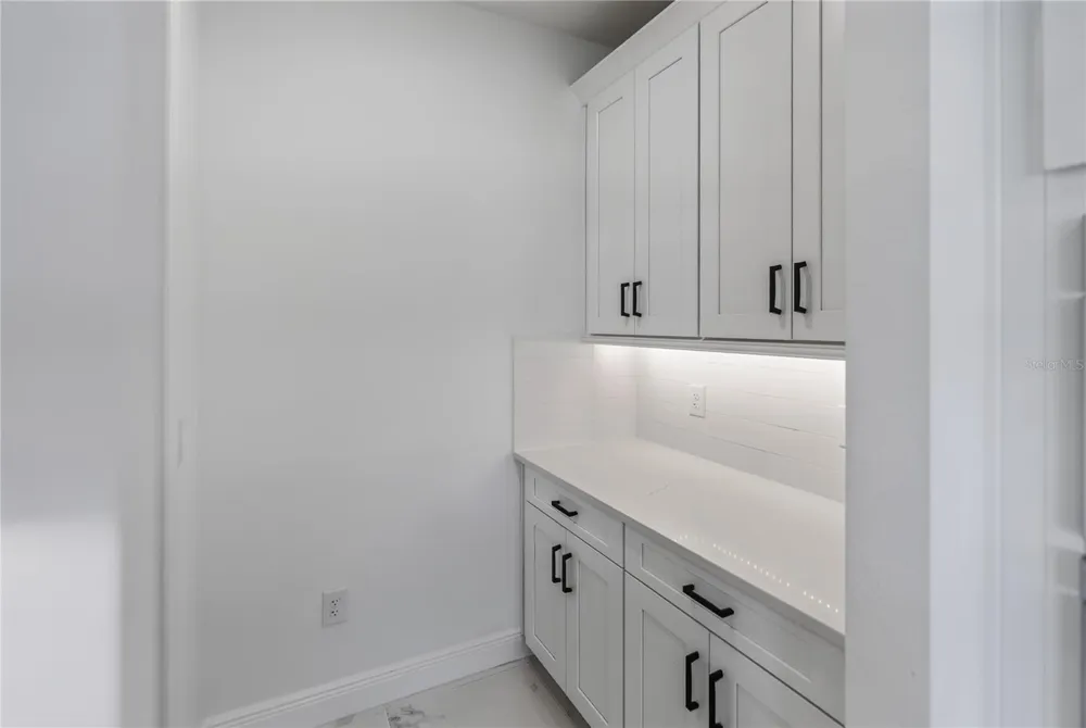 7595 SEAHAWK AVENUE Sarasota, FL 34241
