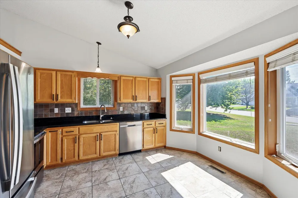 9350 Parkside Drive Woodbury, MN 55125
