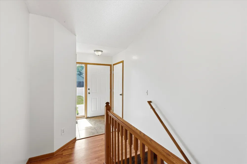 9350 Parkside Drive Woodbury, MN 55125