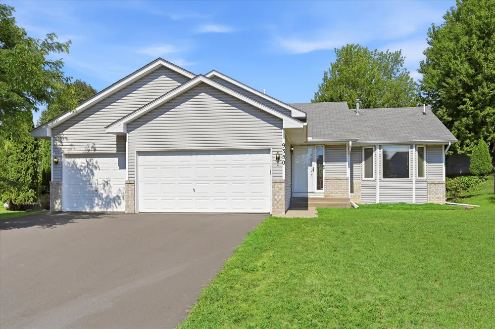 9350 Parkside Drive Woodbury, MN 55125