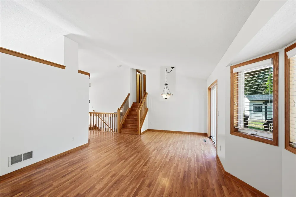 9350 Parkside Drive Woodbury, MN 55125
