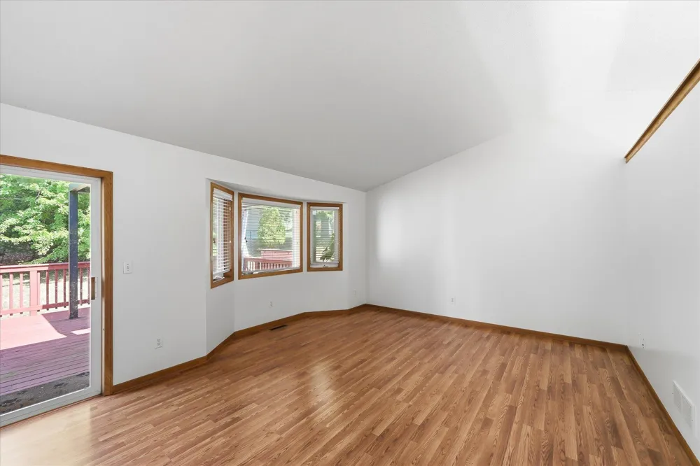 9350 Parkside Drive Woodbury, MN 55125
