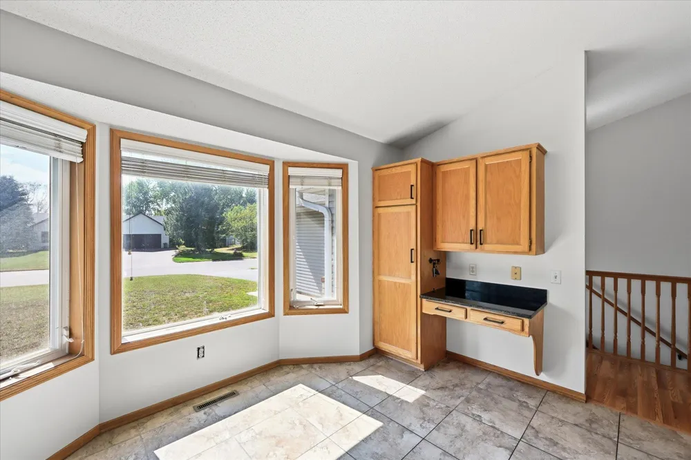 9350 Parkside Drive Woodbury, MN 55125