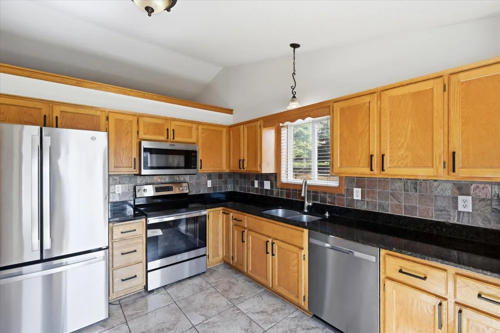 9350 Parkside Drive Woodbury, MN 55125