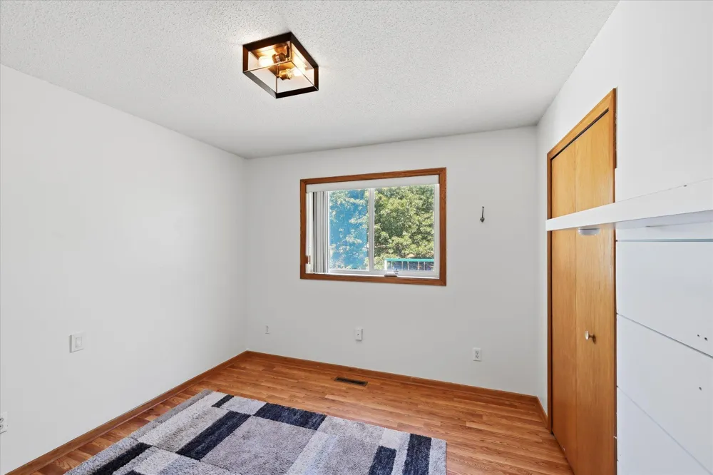 9350 Parkside Drive Woodbury, MN 55125