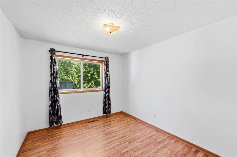 9350 Parkside Drive Woodbury, MN 55125