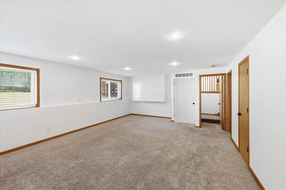 9350 Parkside Drive Woodbury, MN 55125