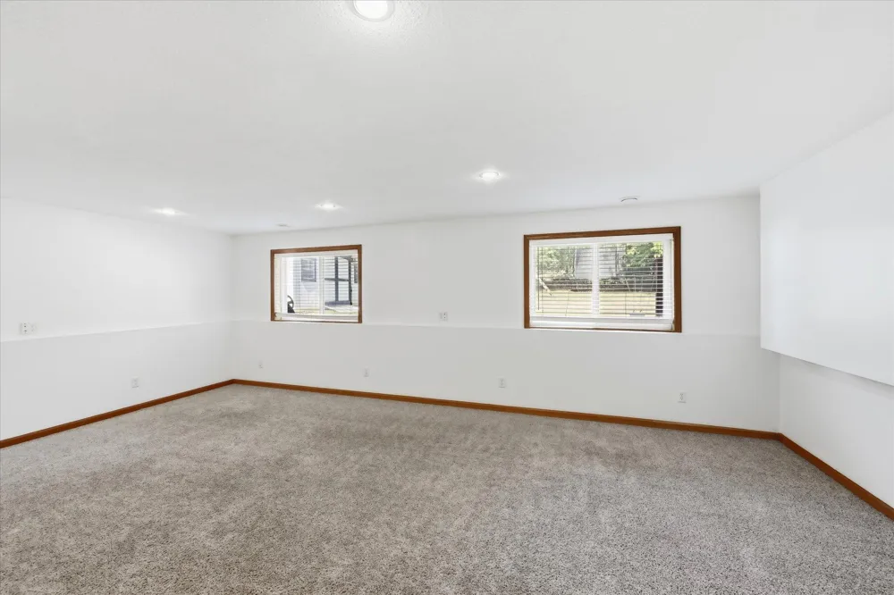 9350 Parkside Drive Woodbury, MN 55125