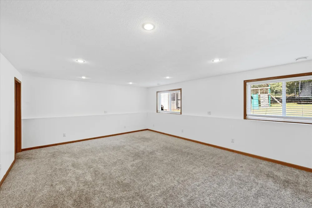 9350 Parkside Drive Woodbury, MN 55125