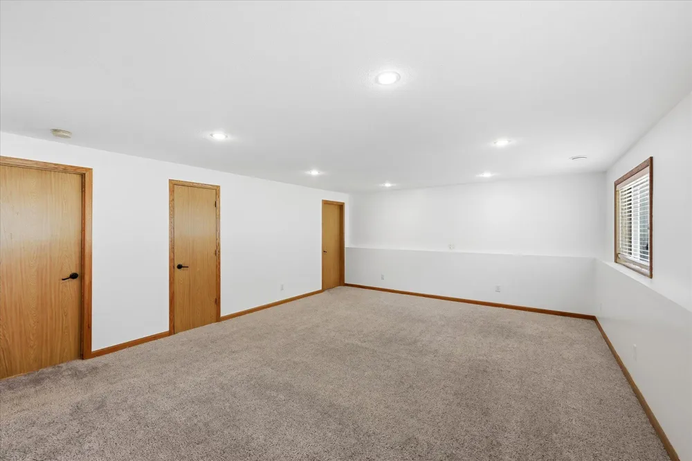 9350 Parkside Drive Woodbury, MN 55125
