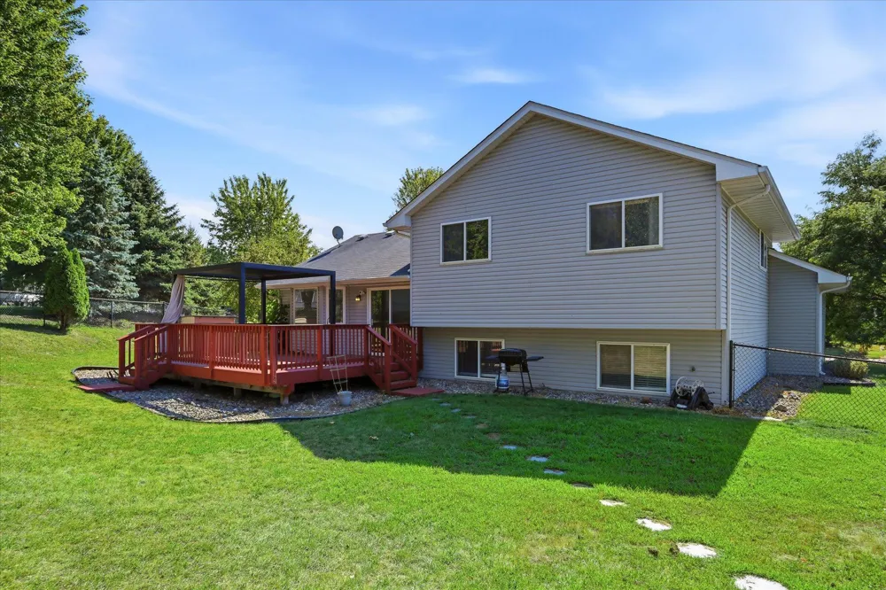 9350 Parkside Drive Woodbury, MN 55125