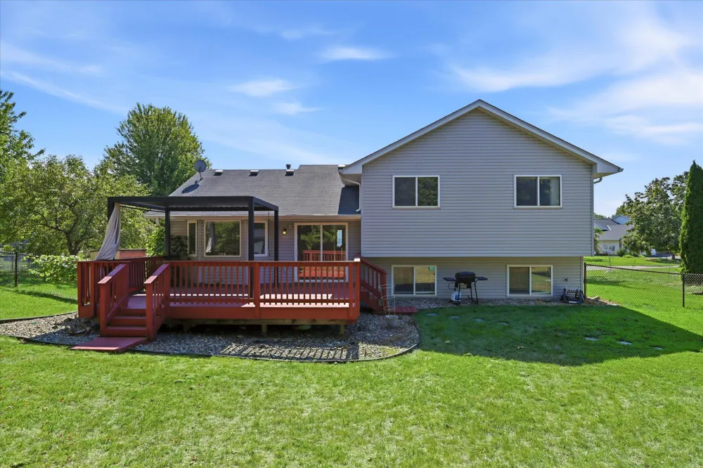 9350 Parkside Drive Woodbury, MN 55125