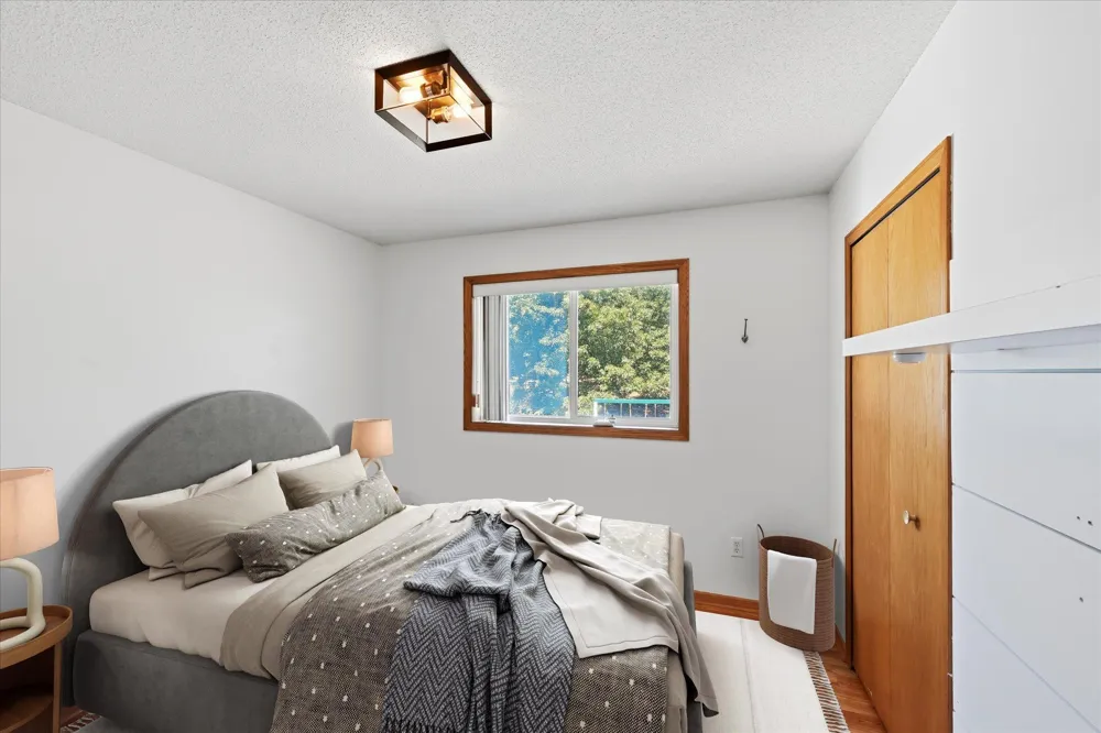 9350 Parkside Drive Woodbury, MN 55125