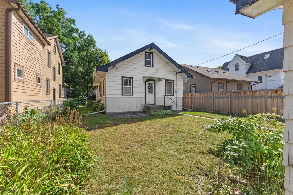 1717 Juliet Avenue Saint Paul, MN 55105