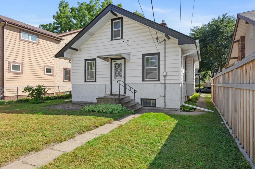 1717 Juliet Avenue Saint Paul, MN 55105