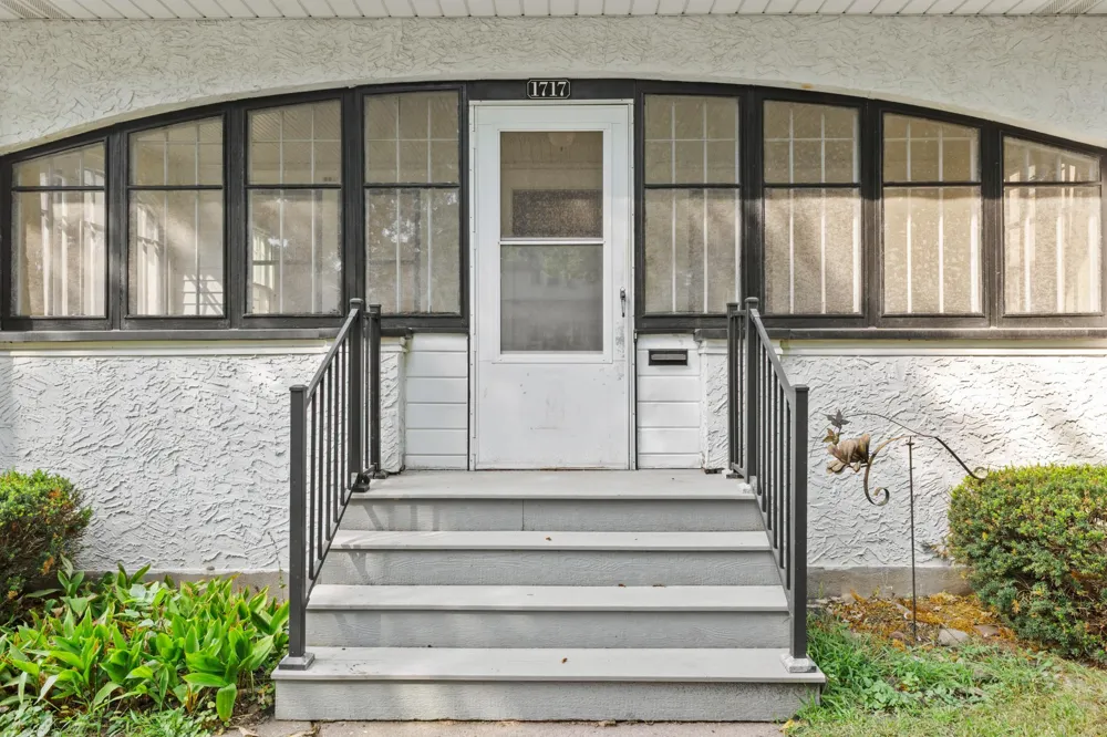 1717 Juliet Avenue Saint Paul, MN 55105