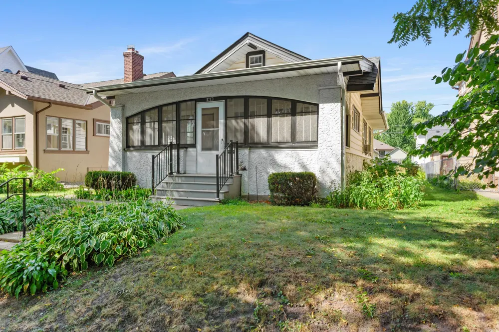 1717 Juliet Avenue Saint Paul, MN 55105