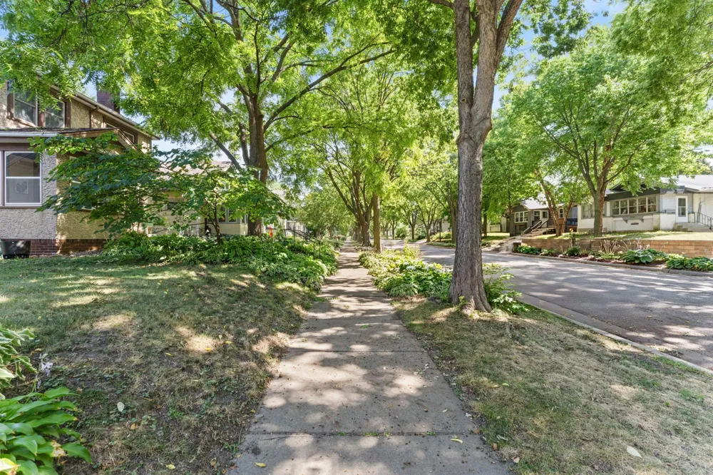 1717 Juliet Avenue Saint Paul, MN 55105