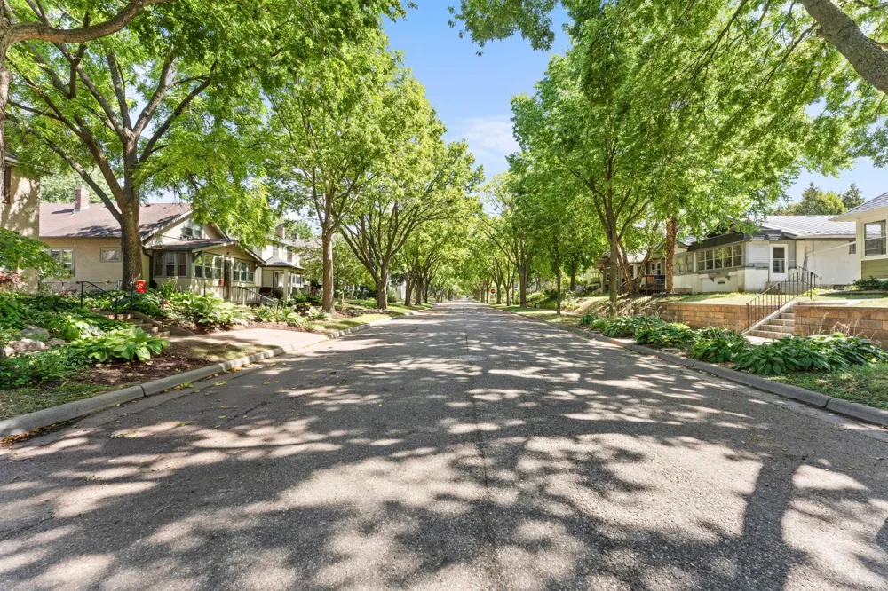 1717 Juliet Avenue Saint Paul, MN 55105