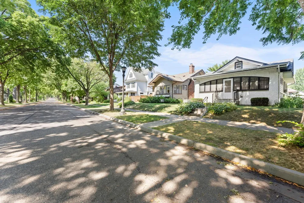 1717 Juliet Avenue Saint Paul, MN 55105
