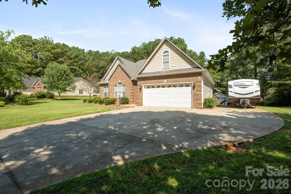 136 Gibralter Point Road Dallas, NC 28034