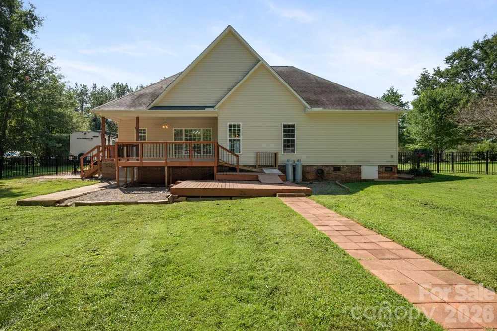 136 Gibralter Point Road Dallas, NC 28034