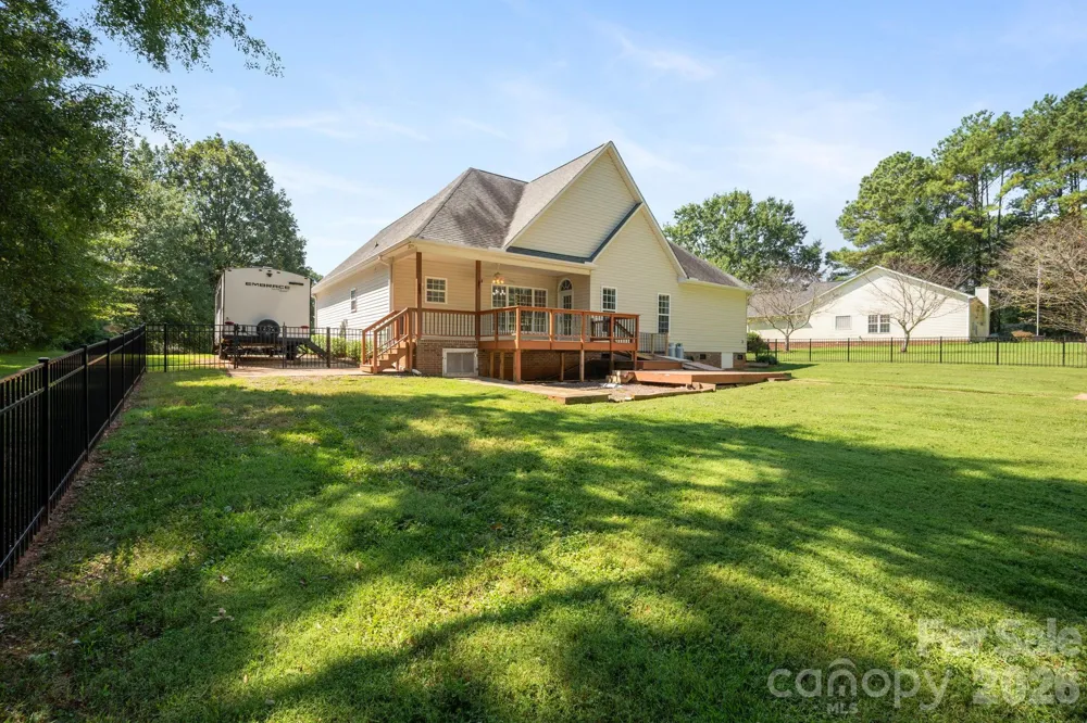 136 Gibralter Point Road Dallas, NC 28034