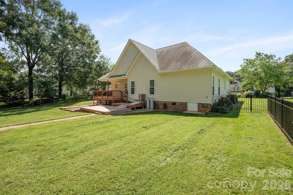 136 Gibralter Point Road Dallas, NC 28034