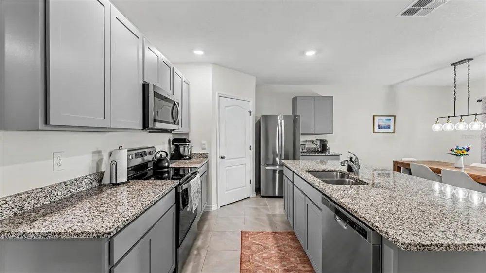 5620 SILTSTONE STREET Lakeland, FL 33811