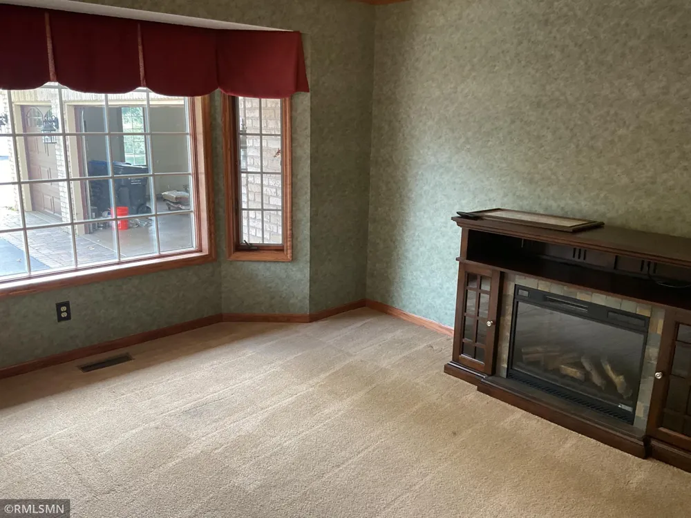 2139 14th Avenue E North Saint Paul, MN 55109