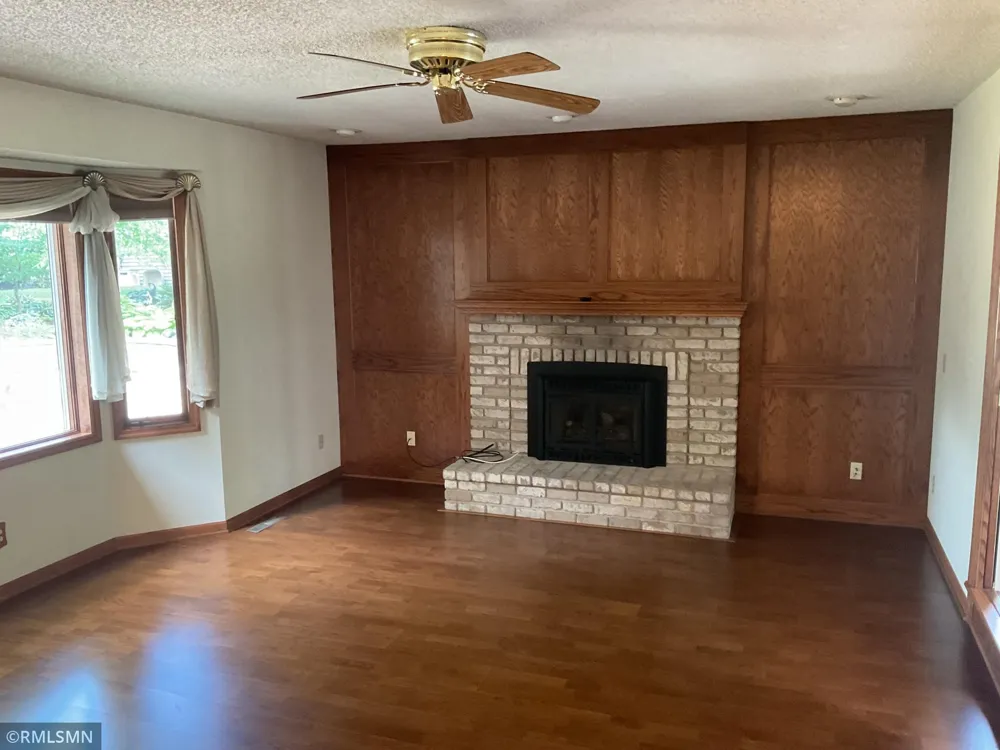 2139 14th Avenue E North Saint Paul, MN 55109