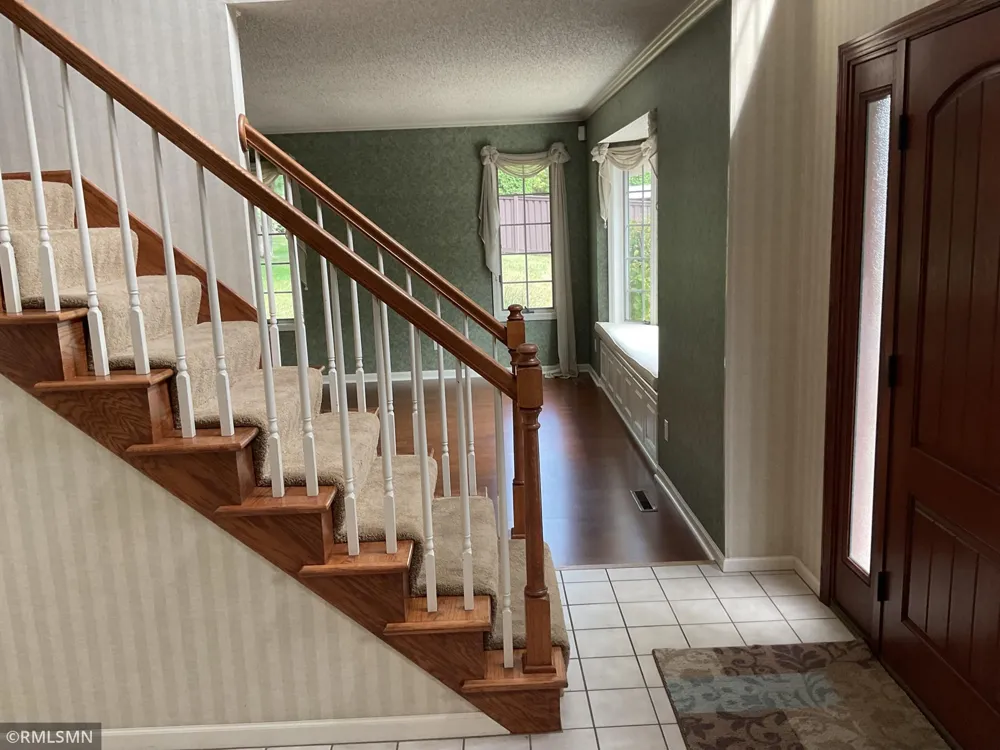 2139 14th Avenue E North Saint Paul, MN 55109