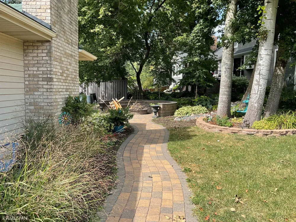 2139 14th Avenue E North Saint Paul, MN 55109