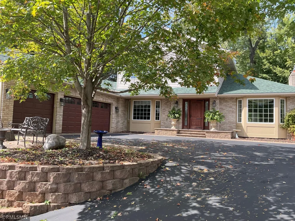 2139 14th Avenue E North Saint Paul, MN 55109