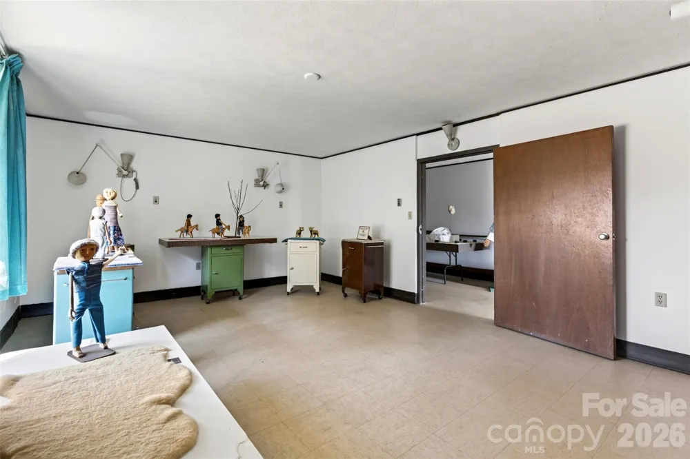 5 & 10 Gaines Avenue Asheville, NC 28803