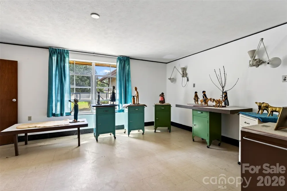 5 & 10 Gaines Avenue Asheville, NC 28803