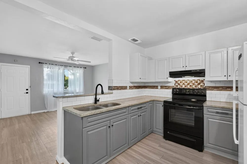 856 BERKSHIRE ROAD Daytona Beach, FL 32117