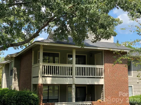 7962 Greenside Court