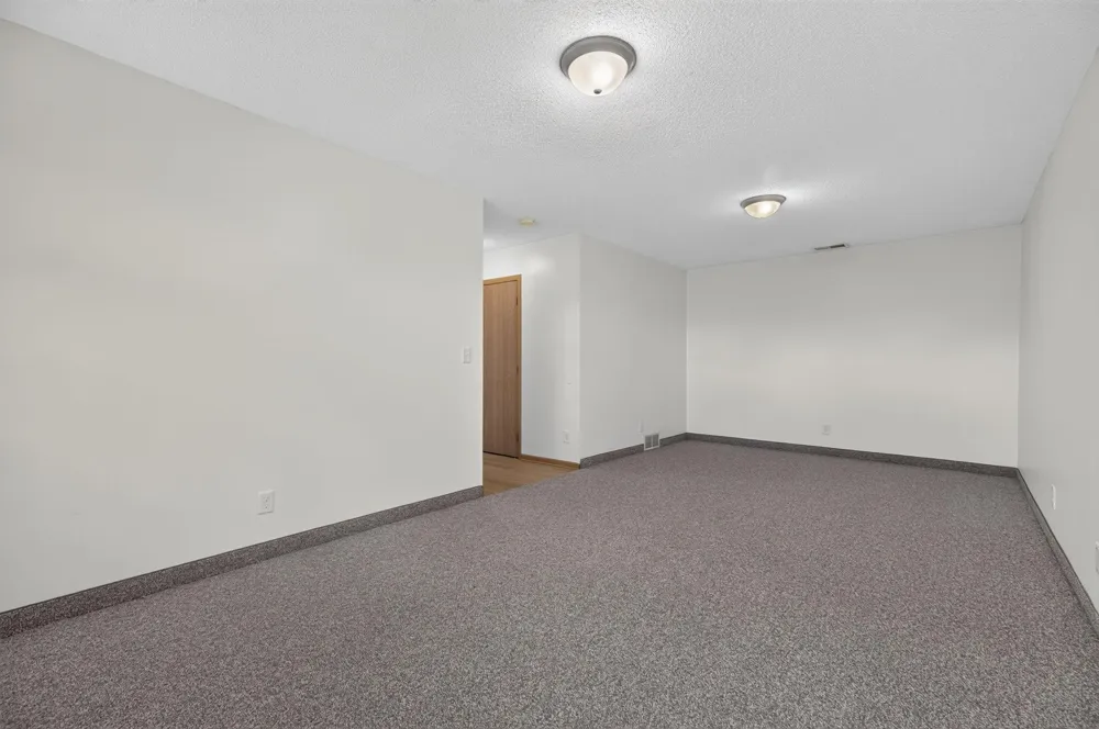 6463 Delilah Avenue Inver Grove Heights, MN 55076