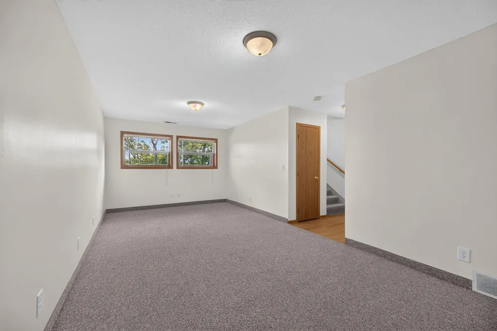 6463 Delilah Avenue Inver Grove Heights, MN 55076
